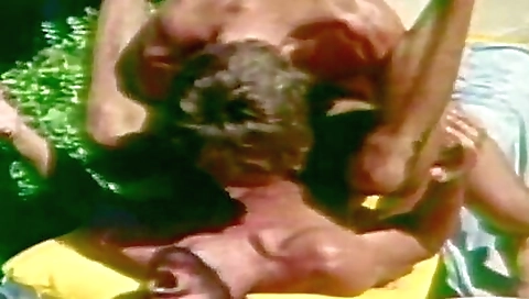 Vintage brunette with a sexy body gets off in the wild grass