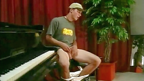 Amateur blonde teen with a baseball hat twinks her pussy