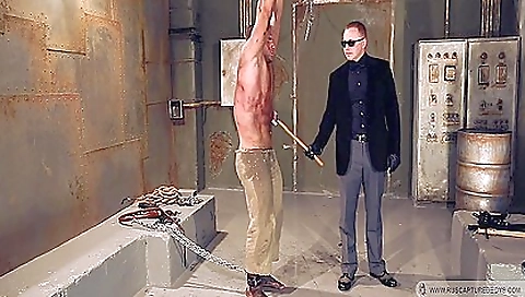 Amature bondage with a kinky girl locked in a cage and nailed