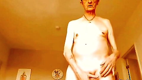 Amateur threesome with a big cock and a small dick