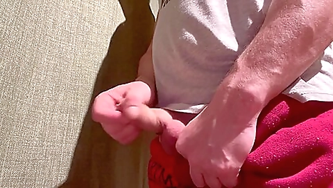 Solo video of a horny dude jerking off his big cock
