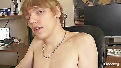 Blonde twink girl with a nice body and a beautiful face 100%