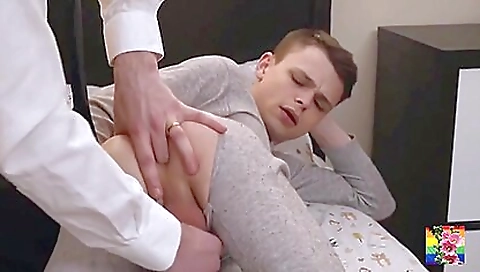 Oldy stepdaddy's teen little-boy gets her wet pussy all over the face
