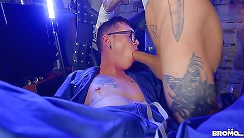 Two horny men gives a deepthroat creampie to babes